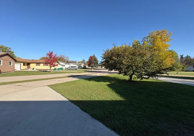 Photo 3 of Single family home for sale at 436 Cottonwood Ct, Wahpeton, ND 58075 | MLS# 7162360 | Listing updated on 2026-10-20
