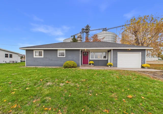 Photo 1 of Single family home for sale at 323 Main St E, Eagle Bend, MN 56446 | MLS# 7162374 | Listing updated on 2026-10-29