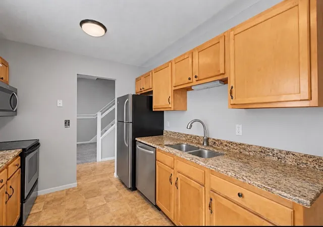 Photo 3 of Single family home for sale at 2281 Pond Ave, Saint Paul, MN 55119 | MLS# 7162397 | Listing updated on 2026-10-20