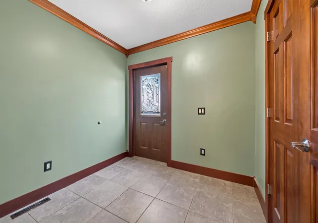 Photo 3 of Single family home for sale at 1498 Hazelwood St, Saint Paul, MN 55106 | MLS# 7162407 | Listing updated on 2026-10-23