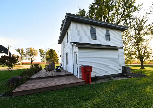 Photo 3 of Single family home for sale at 66562 County Rd 1, Mazeppa, MN 55956 | MLS# 7162417 | Listing updated on 2026-10-21