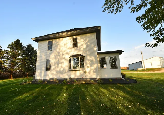 Photo 4 of Single family home for sale at 66562 County Rd 1, Mazeppa, MN 55956 | MLS# 7162417 | Listing updated on 2026-10-21
