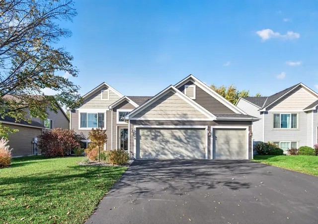 Photo 1 of Single family home for sale at 18249 Dunbury Ave, Farmington, MN 55024 | MLS# 7162436 | Listing updated on 2026-10-29