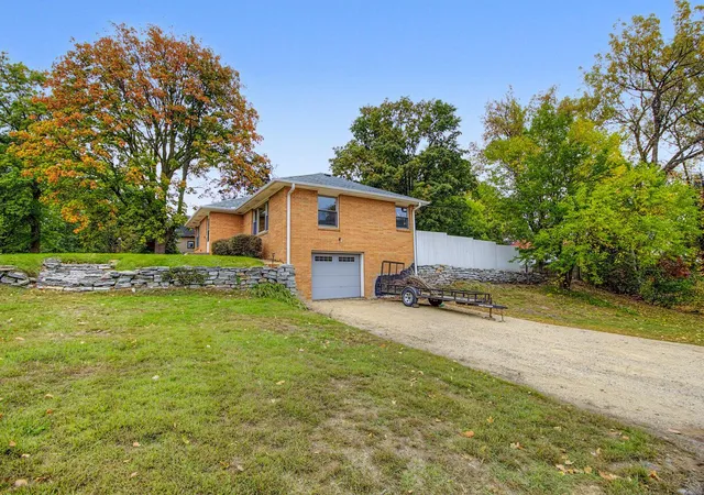 Photo 3 of Single family home for sale at 31 Belvidere St E, Saint Paul, MN 55107 | MLS# 7162443 | Listing updated on 2026-10-23