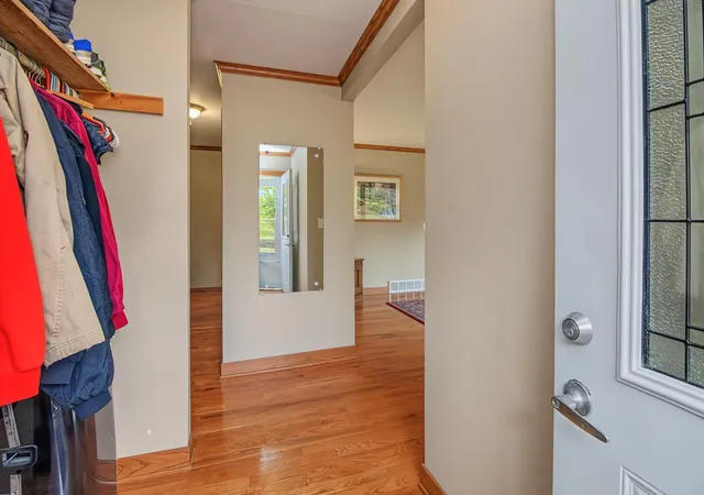 Photo 3 of Single family home for sale at 31 Belvidere St E, Saint Paul, MN 55107 | MLS# 7162443 | Listing updated on 2026-10-23