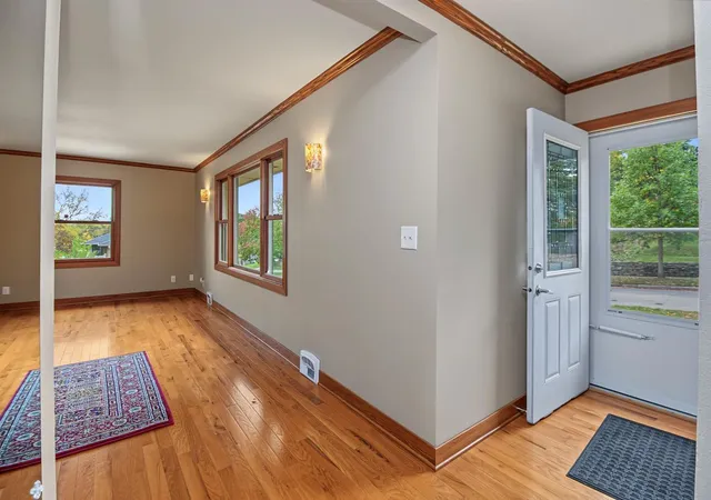 Photo 4 of Single family home for sale at 31 Belvidere St E, Saint Paul, MN 55107 | MLS# 7162443 | Listing updated on 2026-10-23
