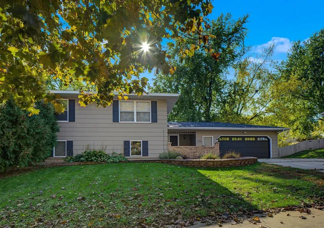 Photo 2 of Single family home for sale at 2516 58th Street NW, Rochester, MN 55901 | MLS# 7162452 | Listing updated on 2026-10-27