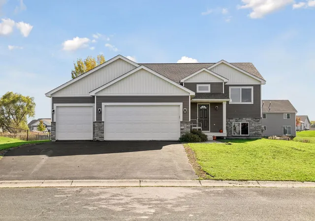 Photo 2 of Single family home for sale at 1008 Mulberry Ave Ne, Montgomery, MN 56069 | MLS# 7162459 | Listing updated on 2026-10-22