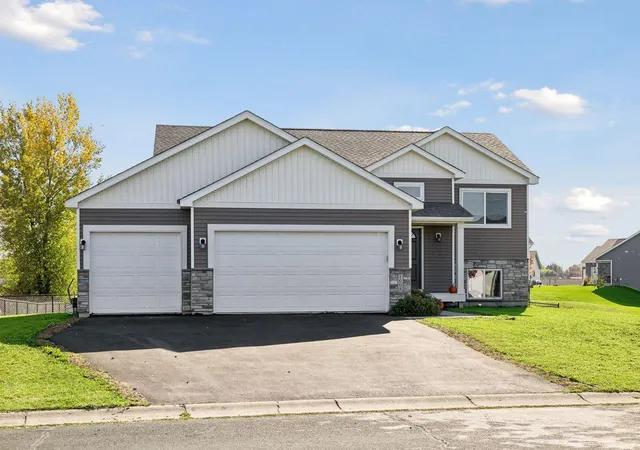 Photo 3 of Single family home for sale at 1008 Mulberry Ave Ne, Montgomery, MN 56069 | MLS# 7162459 | Listing updated on 2026-10-22
