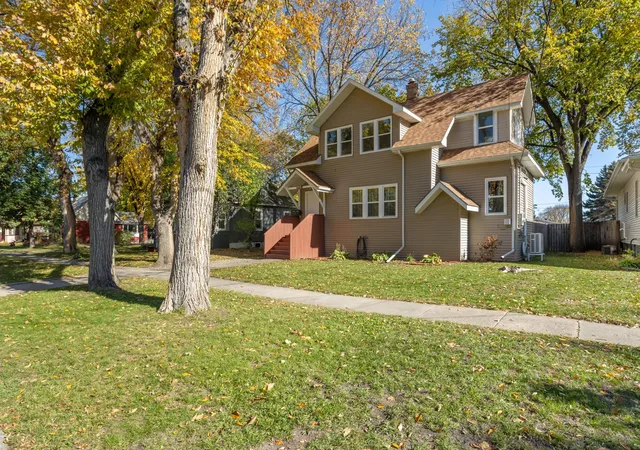 Photo 1 of Single family home for sale at 915 1st Street N, Fargo, ND 58102 | MLS# 7162473 | Listing updated on 2026-10-21