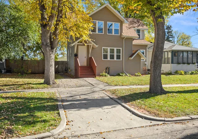 Photo 2 of Single family home for sale at 915 1st Street N, Fargo, ND 58102 | MLS# 7162473 | Listing updated on 2026-10-21