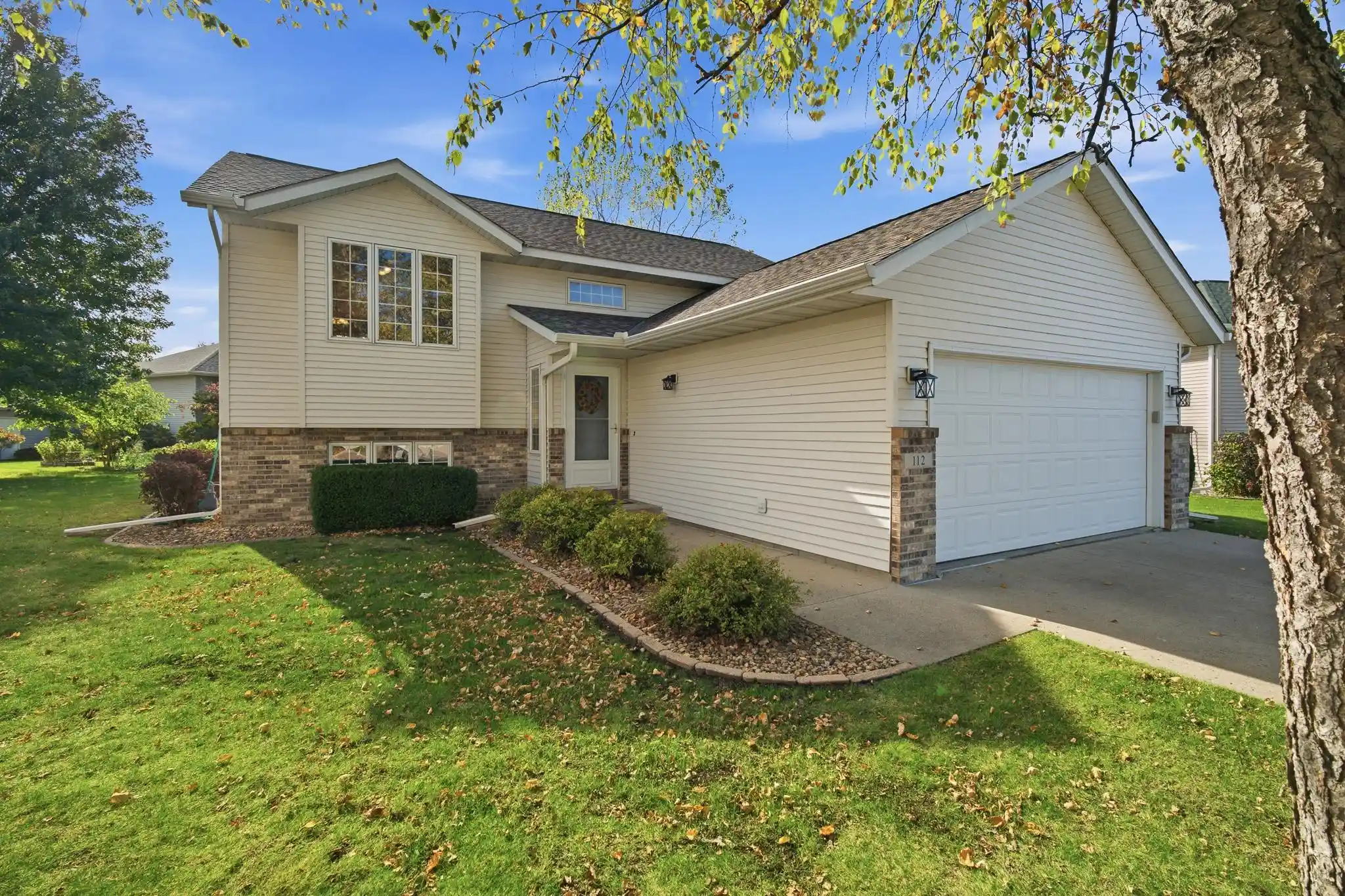 Photo 1 of Single family home for sale at 112 Bunker Ct, Mankato, MN 56001 | MLS# 7162498 | Listing updated on 2026-10-24
