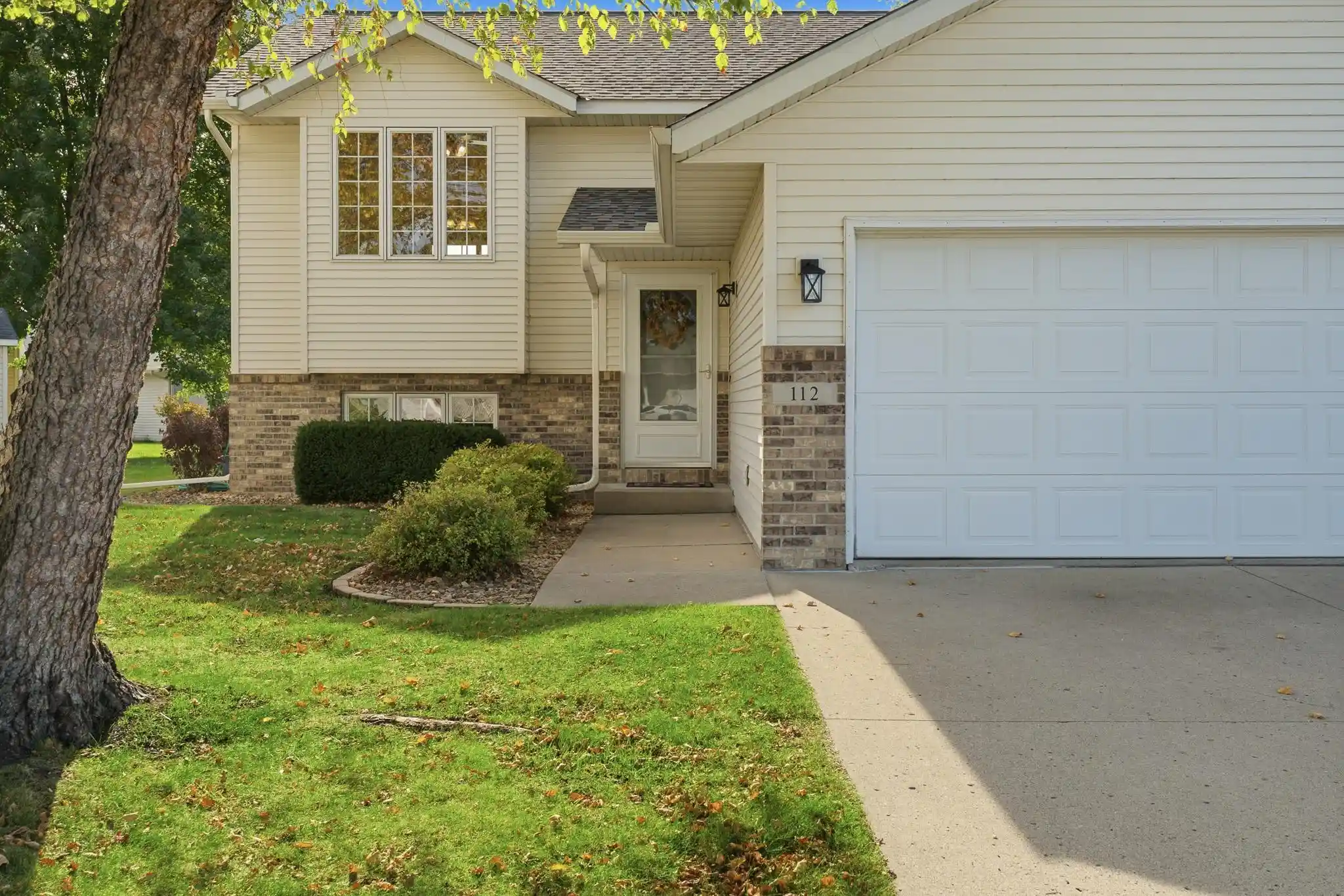 Photo 3 of Single family home for sale at 112 Bunker Ct, Mankato, MN 56001 | MLS# 7162498 | Listing updated on 2026-10-24