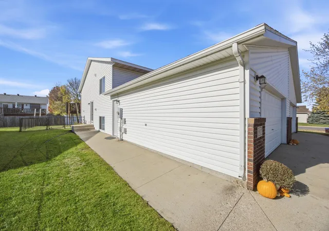 Photo 3 of Townhouse for sale at 1907 50th Street S, Fargo, ND 58103 | MLS# 7162509 | Listing updated on 2026-10-26