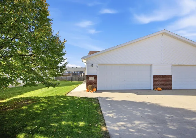 Photo 4 of Townhouse for sale at 1907 50th Street S, Fargo, ND 58103 | MLS# 7162509 | Listing updated on 2026-10-26