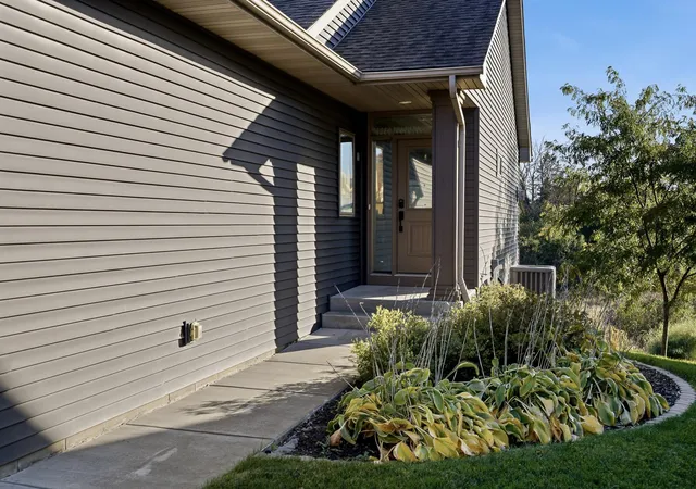 Photo 3 of Single family home for sale at 8917 Parkview Cir, Chisago City, MN 55013 | MLS# 7162526 | Listing updated on 2026-10-22