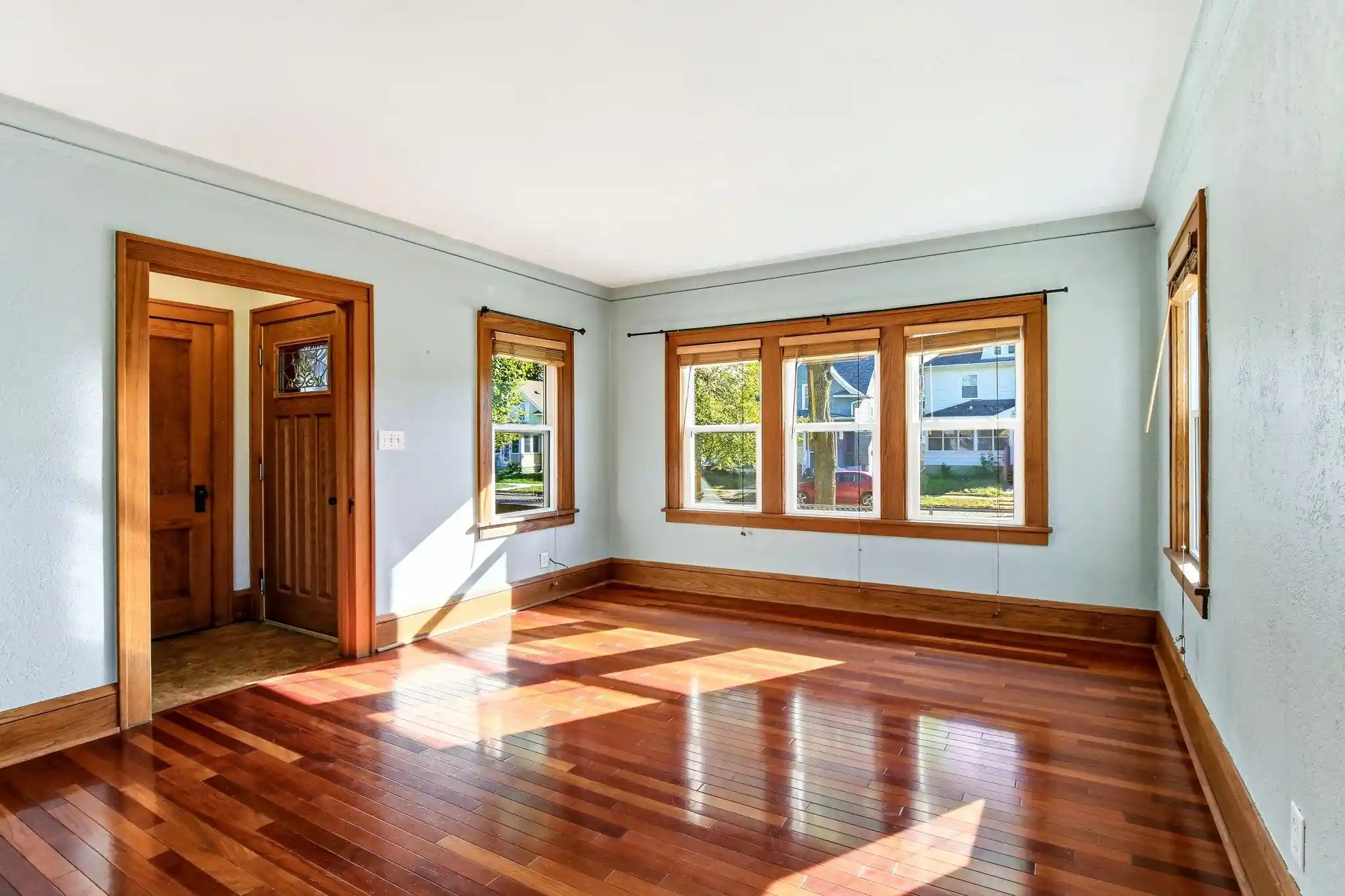 Photo 2 of Single family home for sale at 1327 Thomas Ave, Saint Paul, MN 55104 | MLS# 7162533 | Listing updated on 2026-10-24