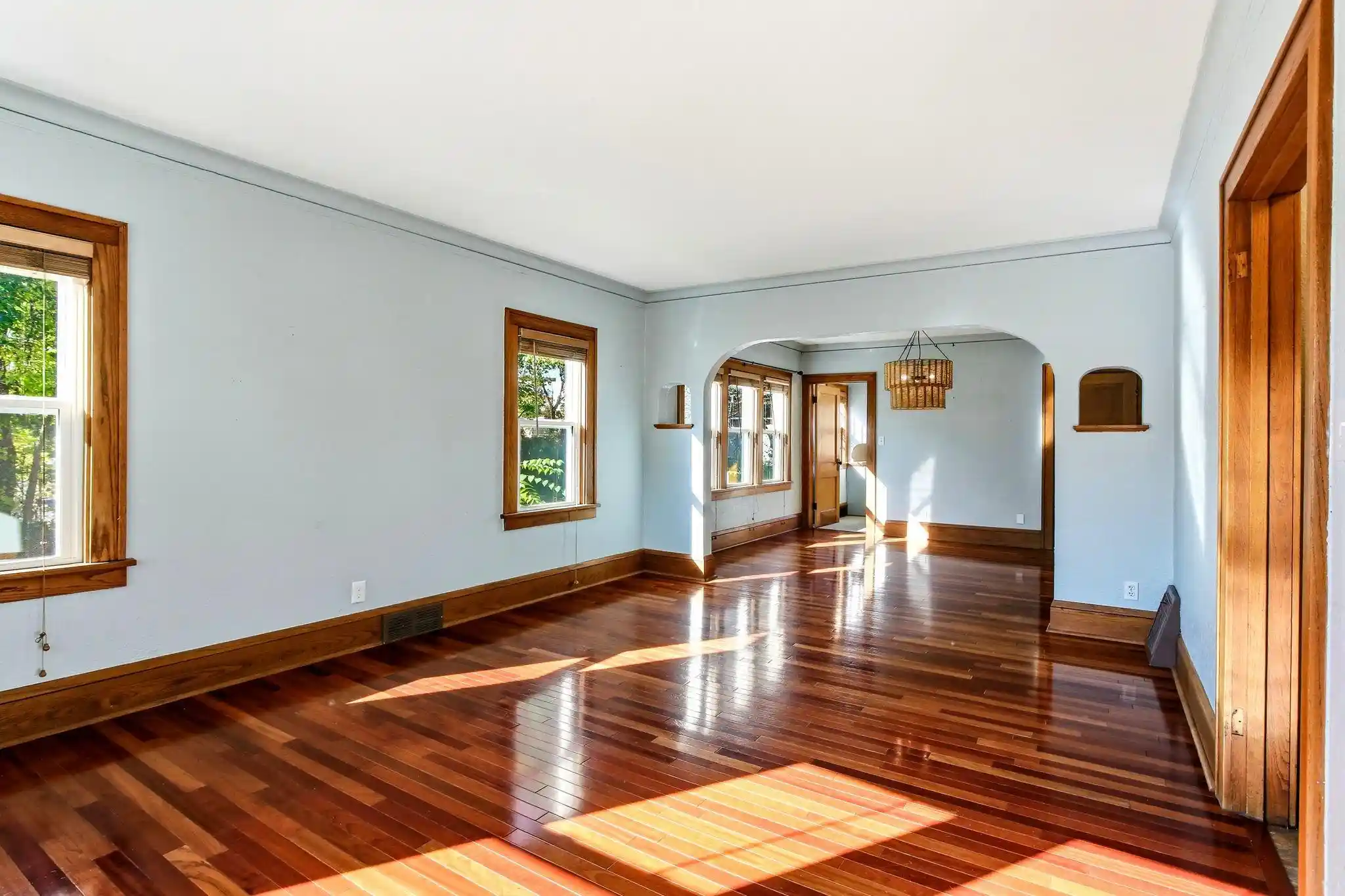 Photo 4 of Single family home for sale at 1327 Thomas Ave, Saint Paul, MN 55104 | MLS# 7162533 | Listing updated on 2026-10-24