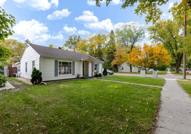 Photo 3 of Single family home for sale at 1546 5th Street N, Fargo, ND 58102 | MLS# 7162538 | Listing updated on 2026-10-24