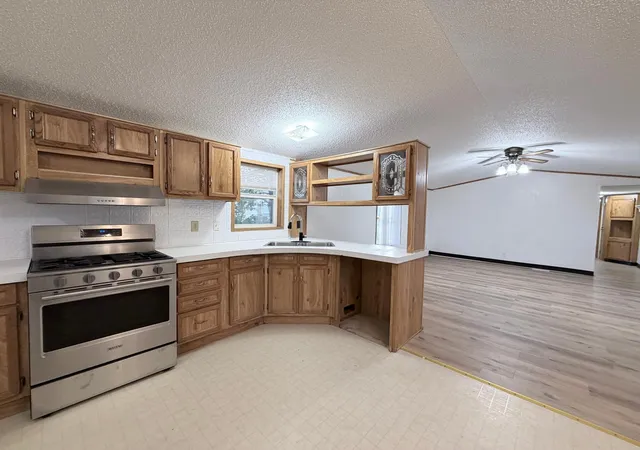 Photo 3 of Single family home for sale at 305 Mozart Ave E, Mankato, MN 56001 | MLS# 7162564 | Listing updated on 2026-10-21
