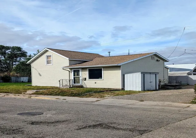 Single family home for sale at 124 W Fremont St, Owatonna, MN 55060 | MLS# 7162565
