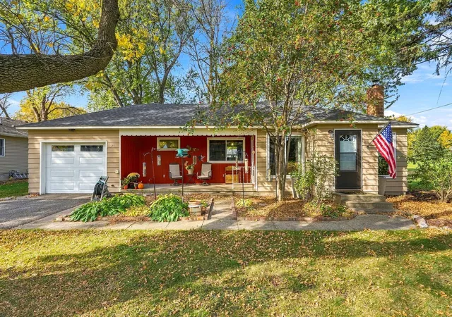 Photo 1 of Single family home for sale at 21 1st Avenue Sw, Young America, MN 55397 | MLS# 7162571 | Listing updated on 2026-10-23