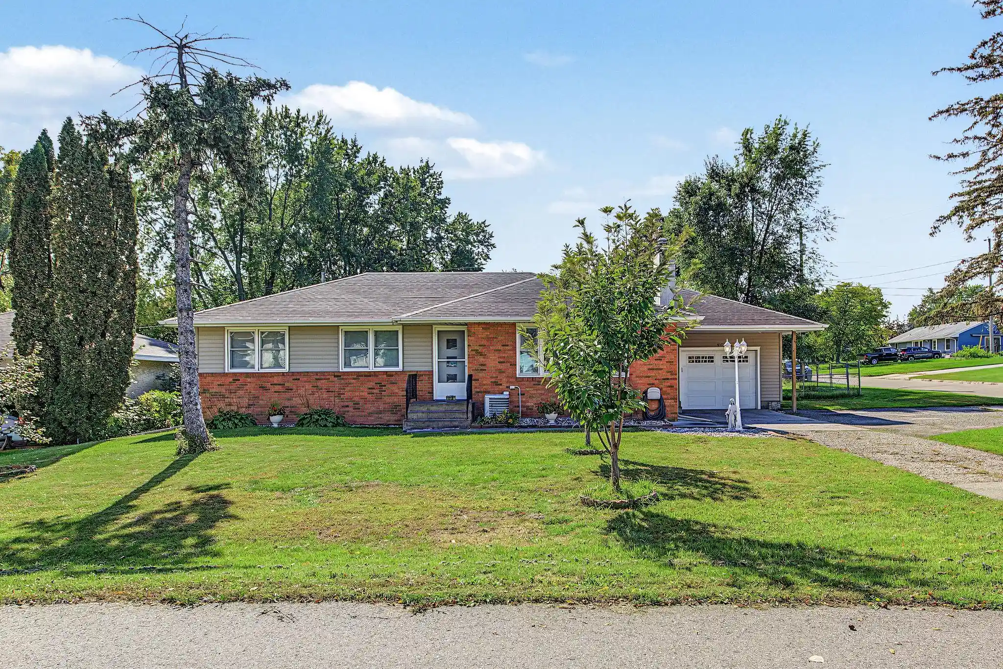 Photo 2 of Single family home for sale at 410 Thompson Ave E, Saint Paul, MN 55118 | MLS# 7162588 | Listing updated on 2026-10-25