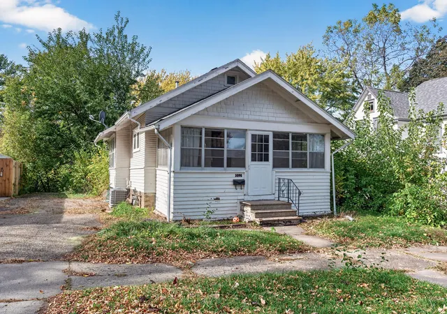 Photo 1 of Single family home for sale at 1095 Humboldt Ave, Saint Paul, MN 55118 | MLS# 7162596 | Listing updated on 2026-10-21