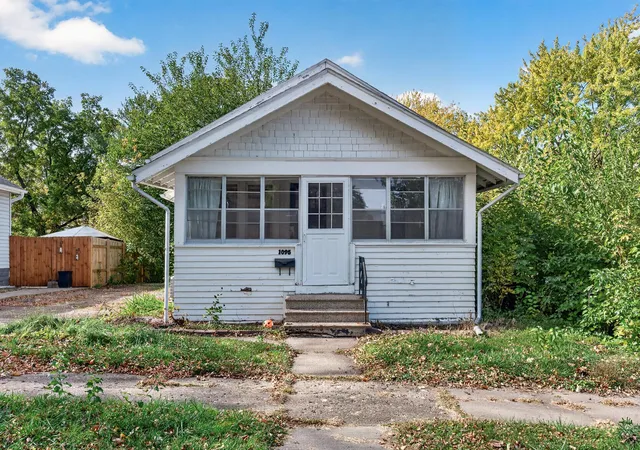 Photo 2 of Single family home for sale at 1095 Humboldt Ave, Saint Paul, MN 55118 | MLS# 7162596 | Listing updated on 2026-10-21