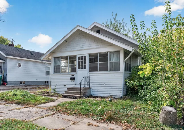 Photo 3 of Single family home for sale at 1095 Humboldt Ave, Saint Paul, MN 55118 | MLS# 7162596 | Listing updated on 2026-10-21