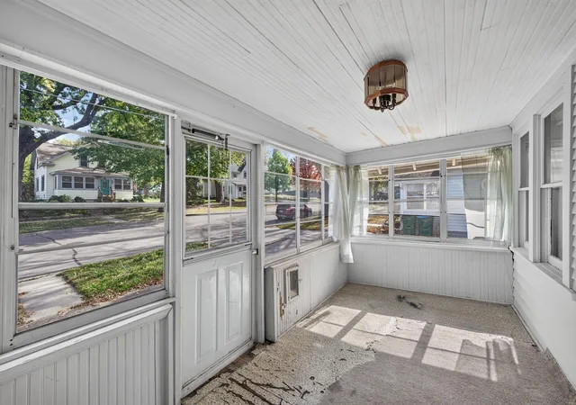 Photo 4 of Single family home for sale at 1095 Humboldt Ave, Saint Paul, MN 55118 | MLS# 7162596 | Listing updated on 2026-10-23