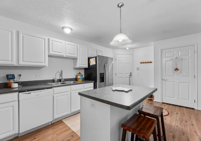 Listing Photo 4 - Condo for sale in building located at 1991 29th Pl NW, Rochester, MN 55901 - Unit #207