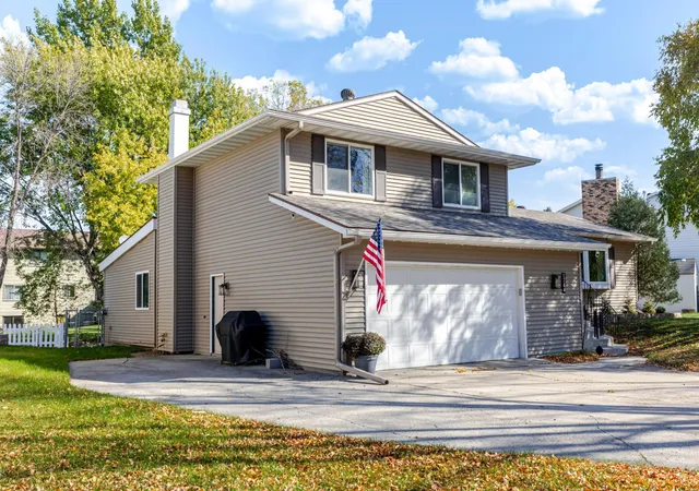 Photo 3 of Single family home for sale at 1744 23rd Street S, Fargo, ND 58103 | MLS# 7162609 | Listing updated on 2026-10-22