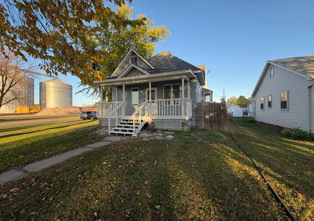 Photo 3 of Single family home for sale at 202 7th Street S, Breckenridge, MN 56520 | MLS# 7162622 | Listing updated on 2026-10-22