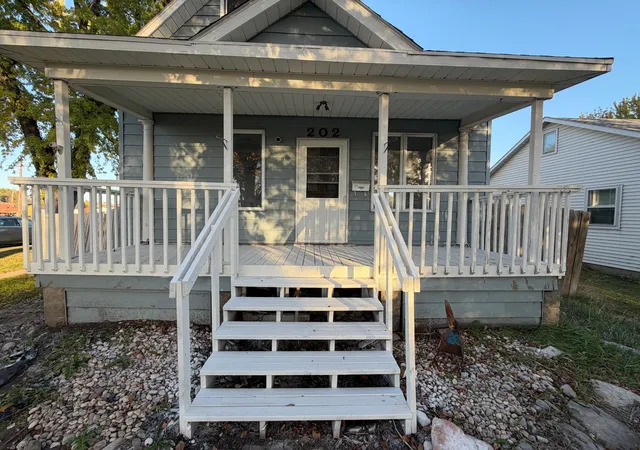 Photo 3 of Single family home for sale at 202 7th Street S, Breckenridge, MN 56520 | MLS# 7162622 | Listing updated on 2026-10-22