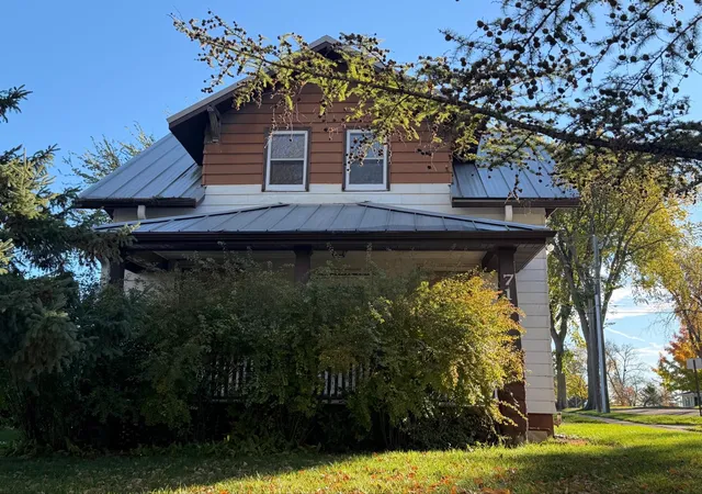Photo 2 of Single family home for sale at 715 S Sheridan St, Fergus Falls, MN 56537 | MLS# 7162628 | Listing updated on 2026-10-21
