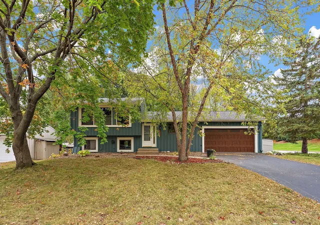 Photo 2 of Single family home for sale at 11005 Hyland Ter, Eden Prairie, MN 55344 | MLS# 7162659 | Listing updated on 2026-10-22