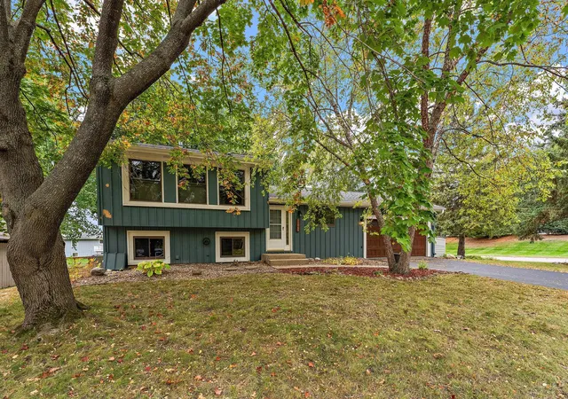 Photo 3 of Single family home for sale at 11005 Hyland Ter, Eden Prairie, MN 55344 | MLS# 7162659 | Listing updated on 2026-10-22