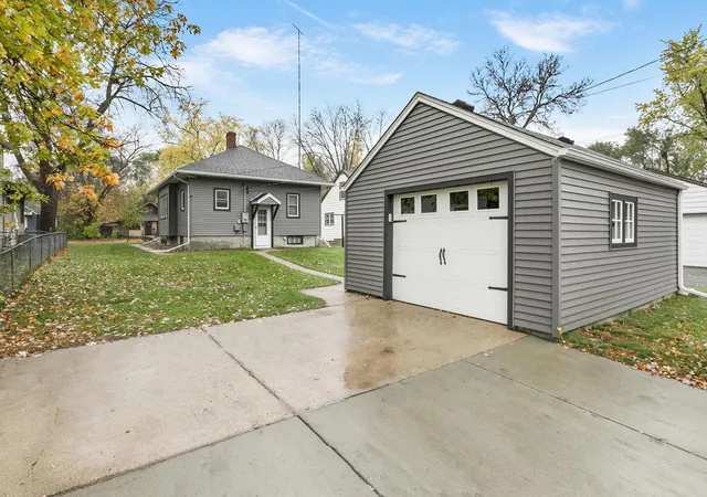 Photo 1 of Single family home for sale at 920 32nd Avenue N, Saint Cloud, MN 56303 | MLS# 7162693 | Listing updated on 2026-10-29