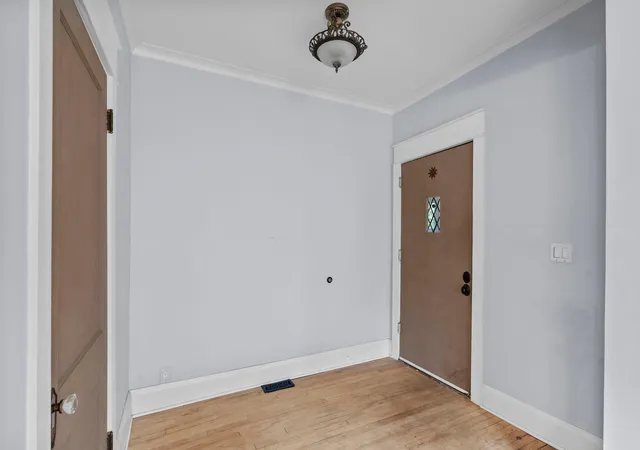Photo 2 of Multi family home for sale at 700 Summit Ave, Saint Paul, MN 55105 | MLS# 7162701 | Listing updated on 2026-10-22