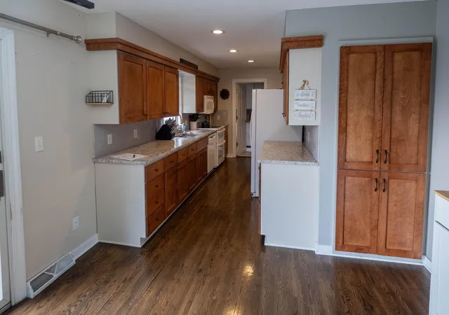 Photo 3 of Single family home for sale at 3956 Oak Park Cir SE, Rochester, MN 55904 | MLS# 7162710 | Listing updated on 2026-10-28