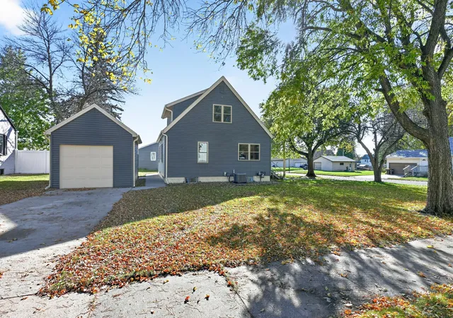 Photo 3 of Single family home for sale at 711 Wollan St, Starbuck, MN 56381 | MLS# 7162715 | Listing updated on 2026-10-22