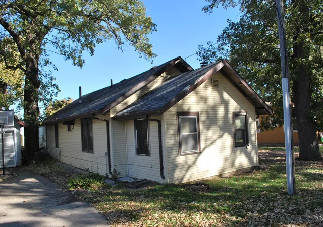 Photo 3 of Single family home for sale at 206 Lakeview St, Fairmont, MN 56031 | MLS# 7162729 | Listing updated on 2026-10-22