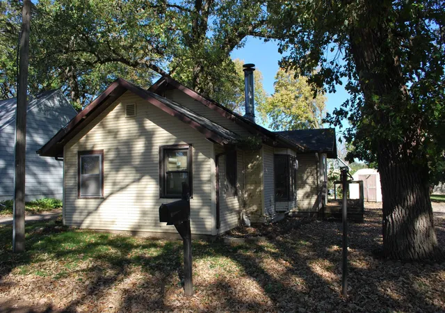 Photo 3 of Single family home for sale at 206 Lakeview St, Fairmont, MN 56031 | MLS# 7162729 | Listing updated on 2026-10-22