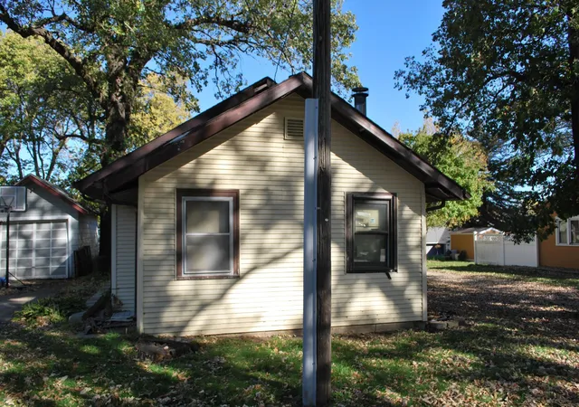 Photo 4 of Single family home for sale at 206 Lakeview St, Fairmont, MN 56031 | MLS# 7162729 | Listing updated on 2026-10-22