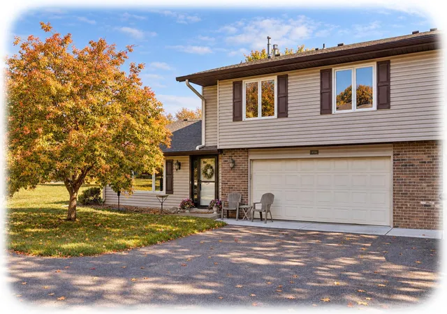 Single family home for sale at 9558 Kingsview Ln N, Maple Grove, MN 55369 | MLS# 7162738