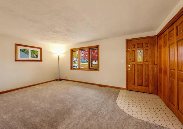 Photo 4 of Single family home for sale at 615 Elm St NE, Hutchinson, MN 55350 | MLS# 7162747 | Listing updated on 2026-10-29