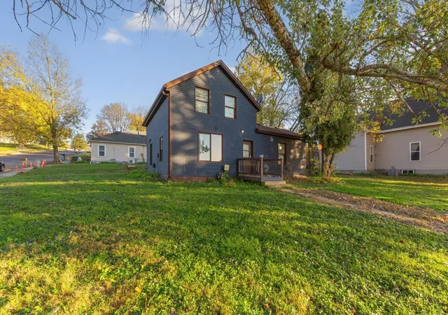 Photo 2 of Single family home for sale at 127 N 2nd Street, Le Sueur, MN 56058 | MLS# 7162753 | Listing updated on 2026-10-22