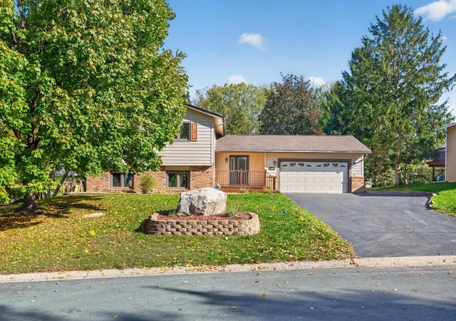 Photo 2 of Single family home for sale at 1949 Timber Wolf Trl N, Saint Paul, MN 55122 | MLS# 7162792 | Listing updated on 2026-10-21