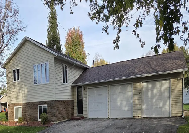 Photo 1 of Single family home for sale at 208 2nd Street Sw, Grand Meadow, MN 55936 | MLS# 7162811 | Listing updated on 2026-10-21